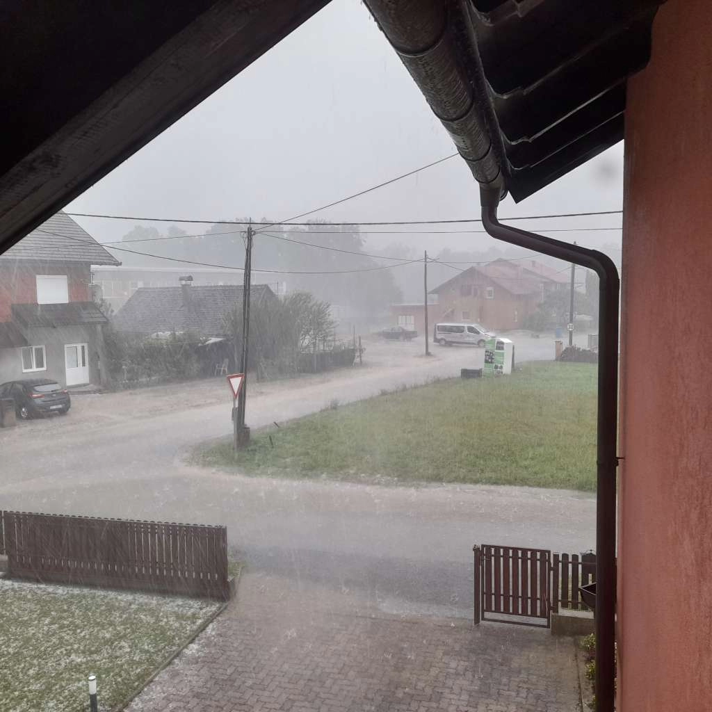 Nevrijeme zahvatilo Hrvatsku, grad i vjetar zahvatio Zagreb i okolicu